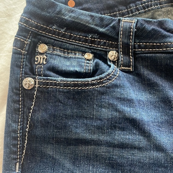 Super cute Miss Me jeans size 27, midrise with flare leg, perfect condition - Picture 4 of 8